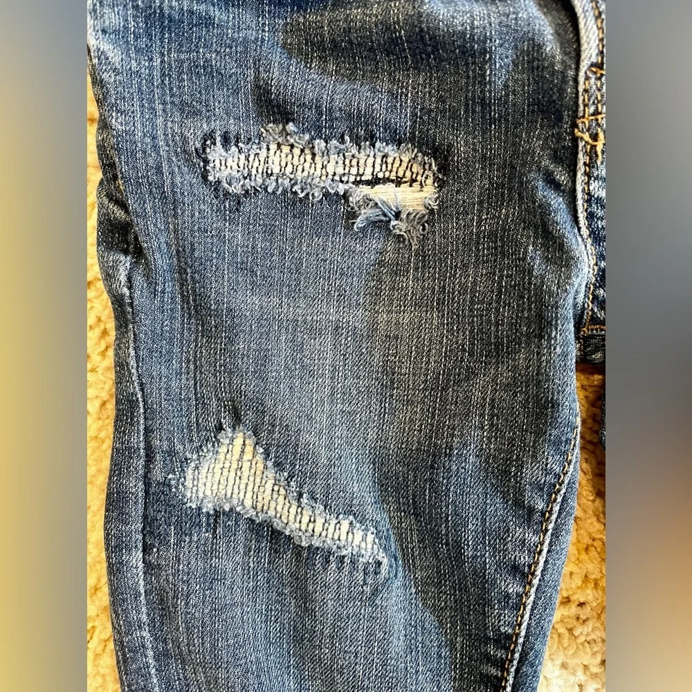 Gap 1969 size 7 slim jeans with distressed finish. Adjustable waist great cond